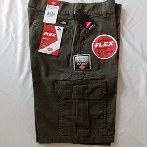 Dickies Men's 11" Inseam Flex Waist Regular Fit cargo Shorts Size 30  NWT